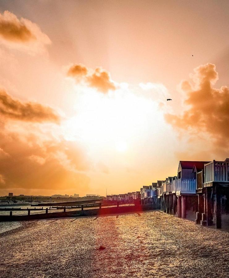 Seafront Suites - Close To Beach, Train Station & Southend Airport Southend-on-Sea Exteriör bild